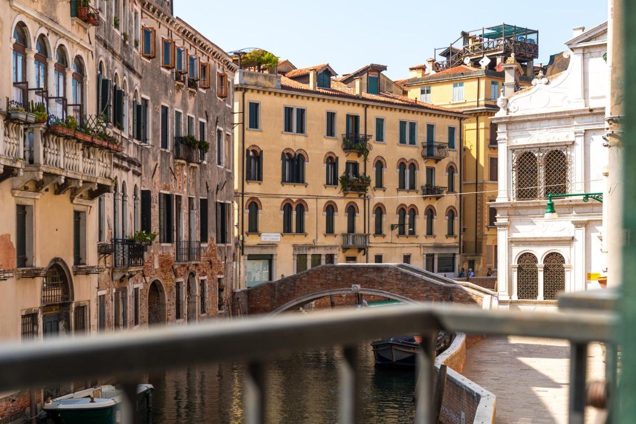Ln Luxe Apartment Venice Canal View Eksteriør billede